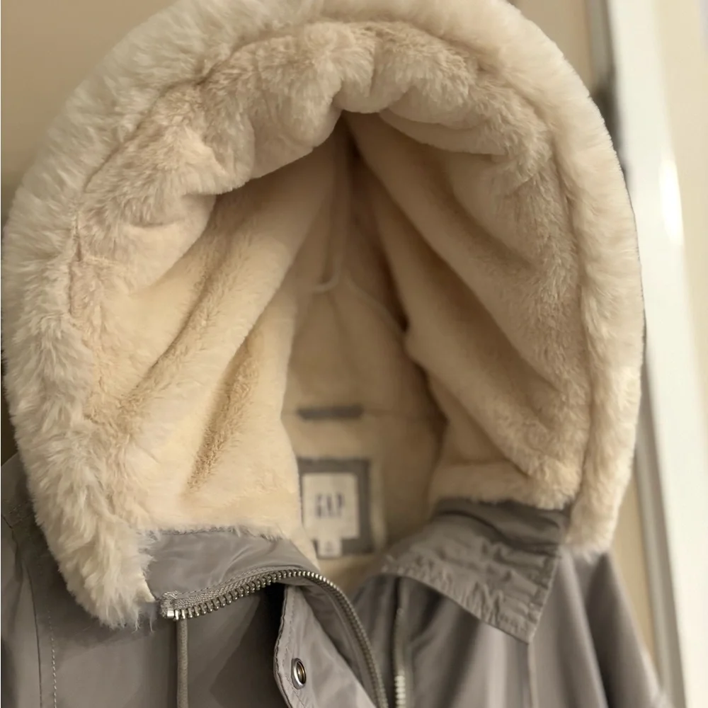 GAP Women's Parka with Faux Fur Collar - Picture 5 of 11